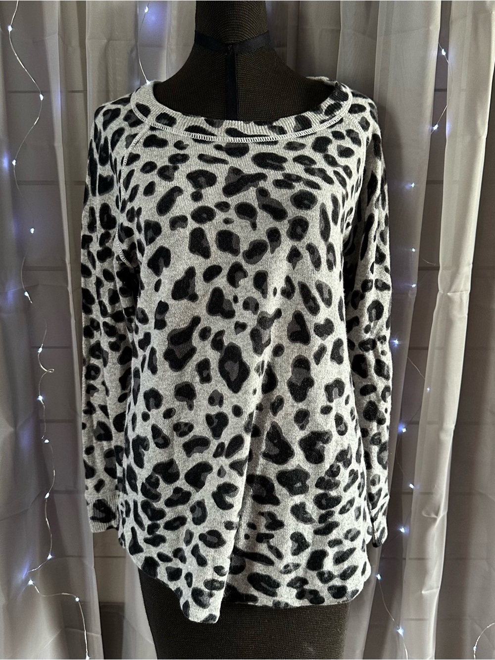 PLY Women 100% Cashmere Sweater  Pullover Leopard Print Crew Neck Sz XL